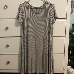 Black and white old navy t shirt dress